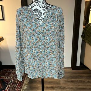 Loft floral blouse size L
Length 22”
Chest 22”